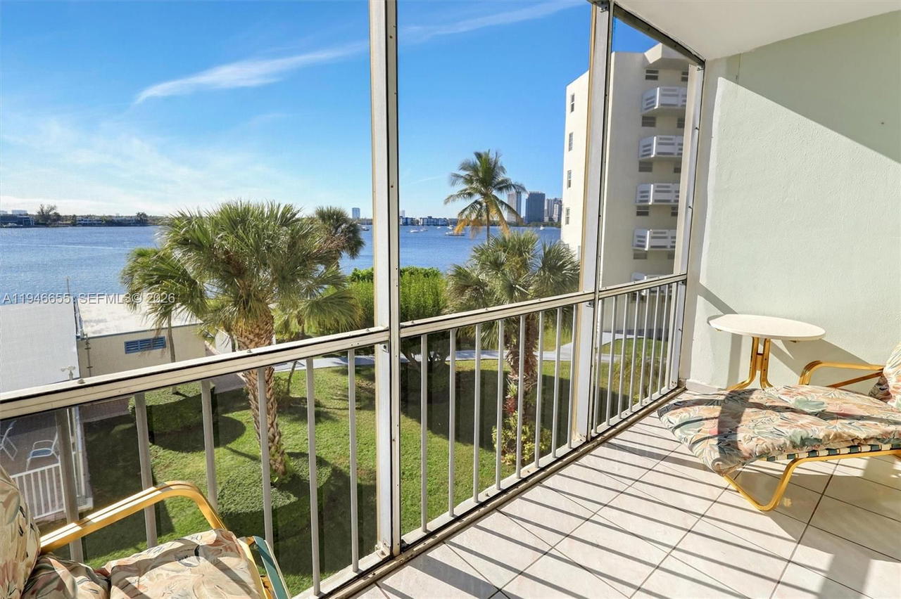 Real estate property located at 3010 Marcos Dr R311, Miami-dade, Point East Sec 4 Condo, Aventura, FL
