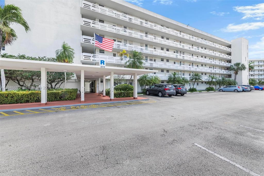 Real estate property located at 3010 Marcos Dr R311, Miami-dade, Point East Sec 4 Condo, Aventura, FL