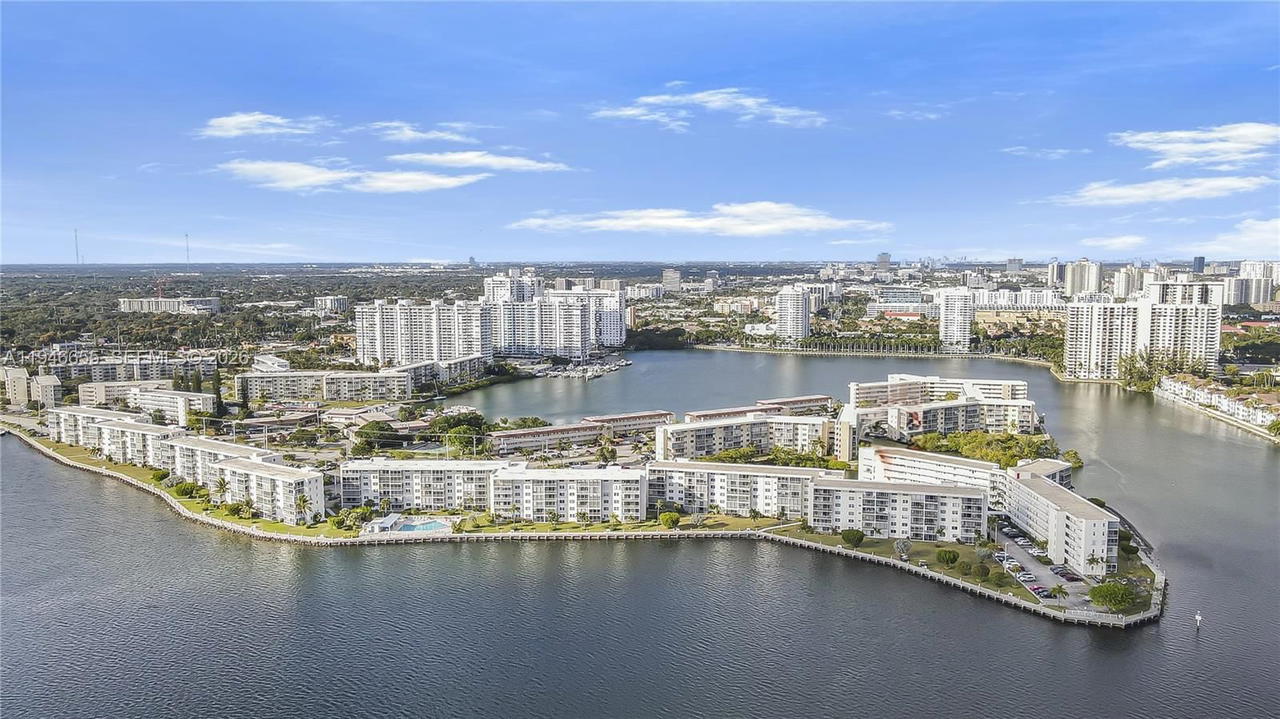 Real estate property located at 3010 Marcos Dr R311, Miami-dade, Point East Sec 4 Condo, Aventura, FL