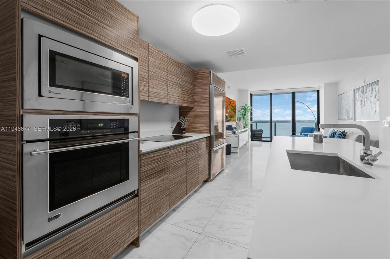 Real estate property located at 460 28th St #3002, Miami-dade, Icon Bay Condo, Miami, FL