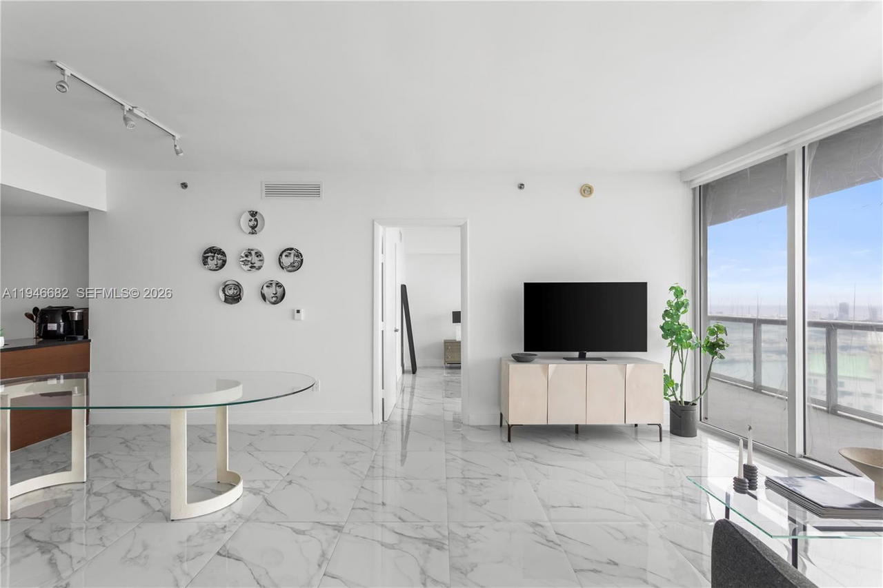 Real estate property located at 465 Brickell Ave #5505, Miami-dade, Iconbrickell Condo No 1, Miami, FL