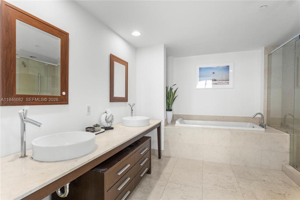 Real estate property located at 465 Brickell Ave #5505, Miami-dade, Iconbrickell Condo No 1, Miami, FL
