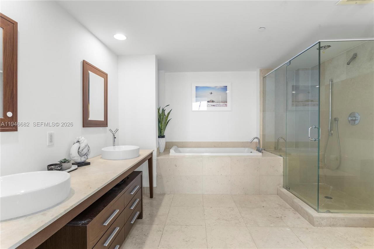 Real estate property located at 465 Brickell Ave #5505, Miami-dade, Iconbrickell Condo No 1, Miami, FL