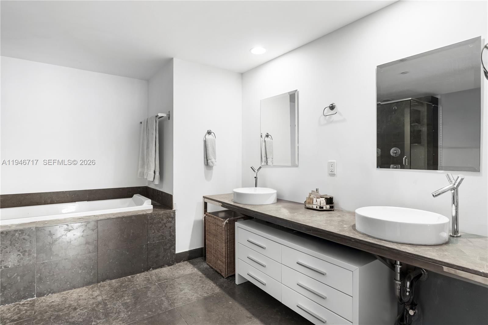 Real estate property located at 495 Brickell Ave #1001, Miami-dade, Icon Brickell No Two, Miami, FL