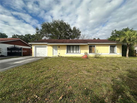 Real estate property located at 5965 200th St, Miami-dade, Country Lake Manors Sec 2, Hialeah, FL