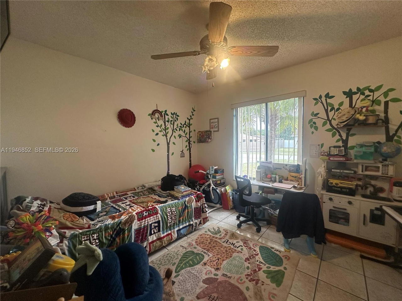 Real estate property located at 5965 200th St, Miami-dade, Country Lake Manors Sec 2, Hialeah, FL