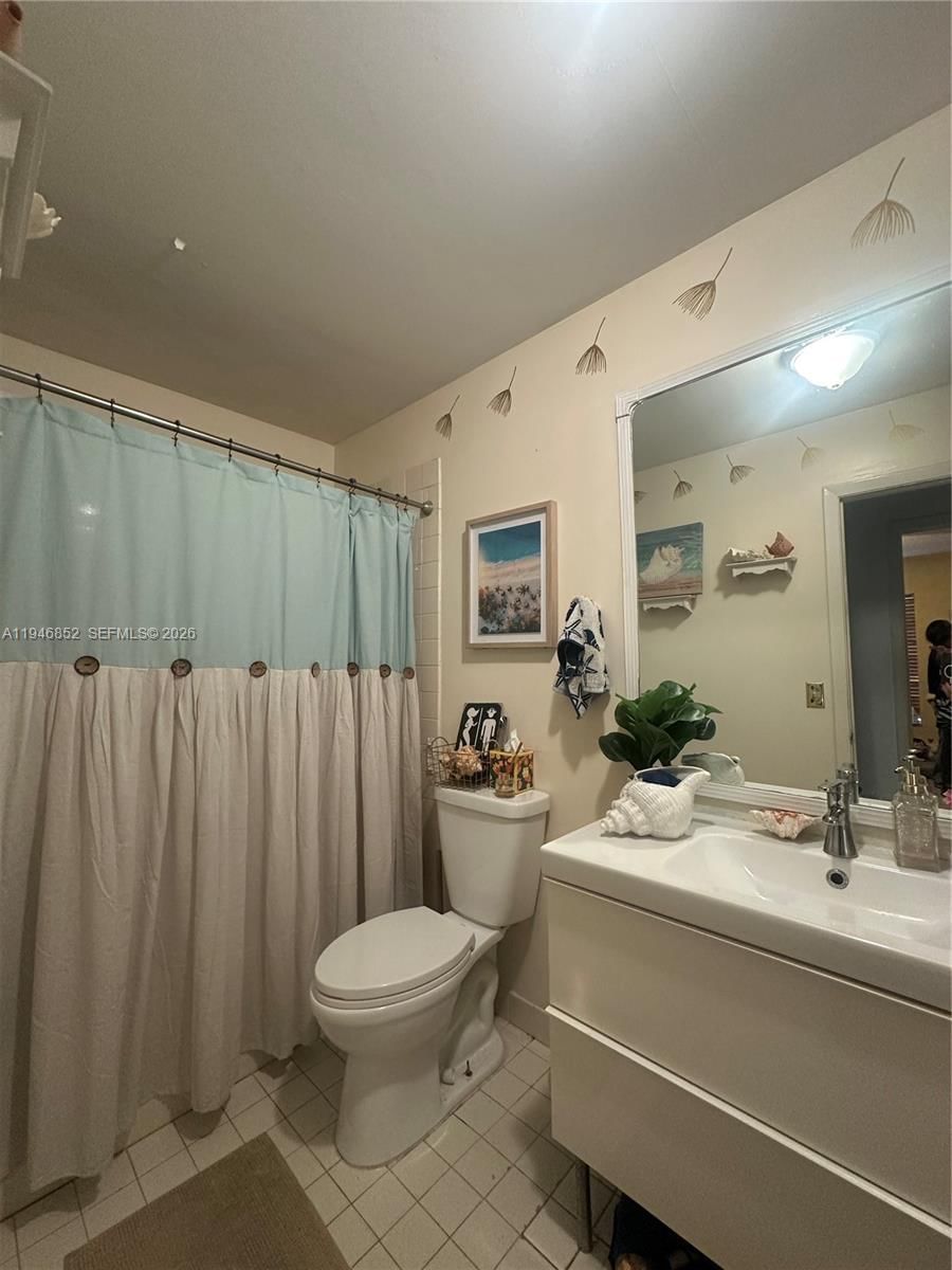 Real estate property located at 5965 200th St, Miami-dade, Country Lake Manors Sec 2, Hialeah, FL