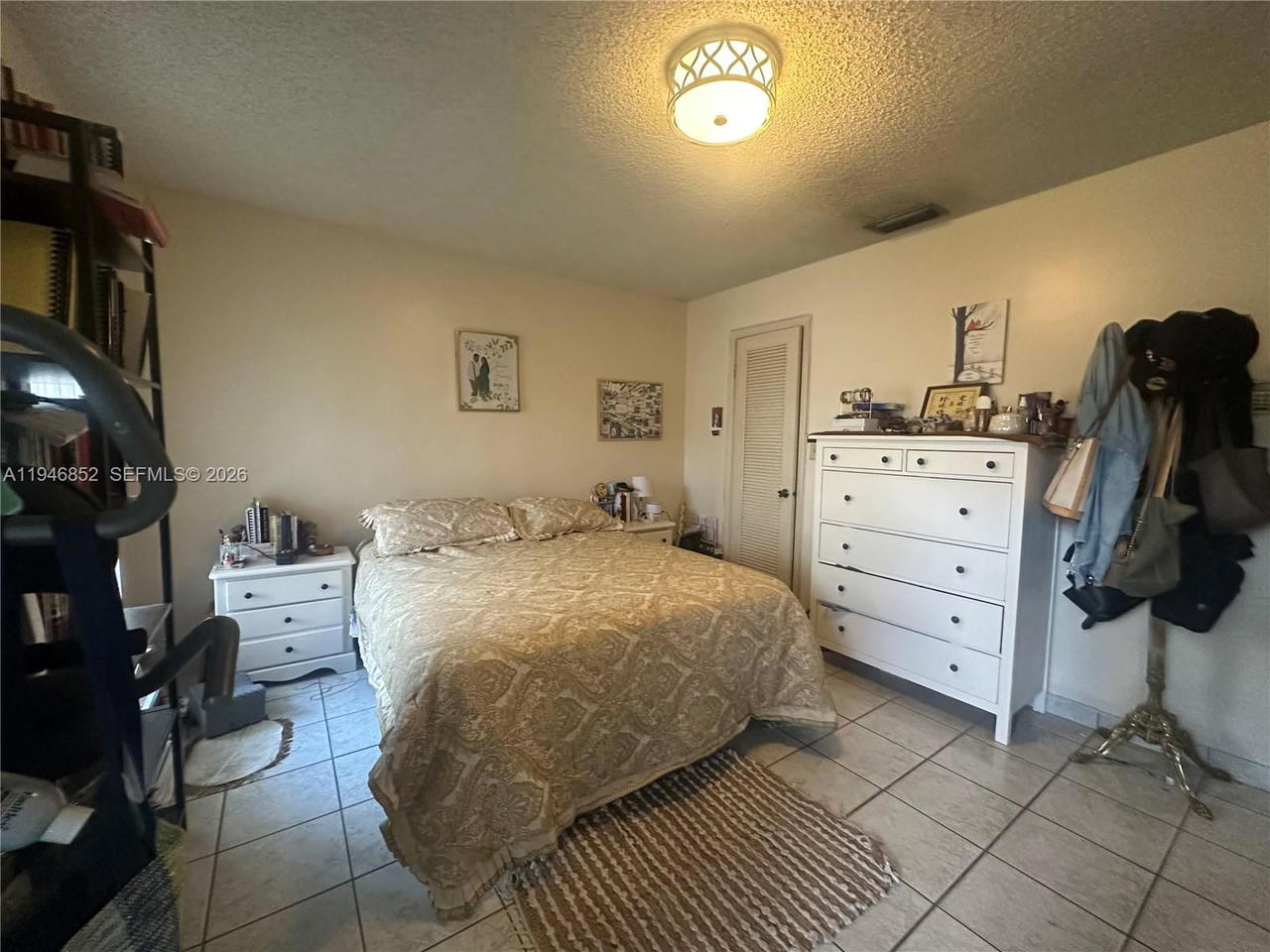 Real estate property located at 5965 200th St, Miami-dade, Country Lake Manors Sec 2, Hialeah, FL