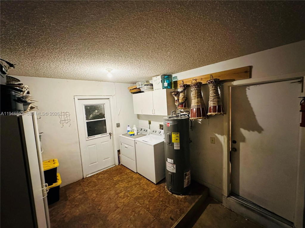 Real estate property located at 5965 200th St, Miami-dade, Country Lake Manors Sec 2, Hialeah, FL