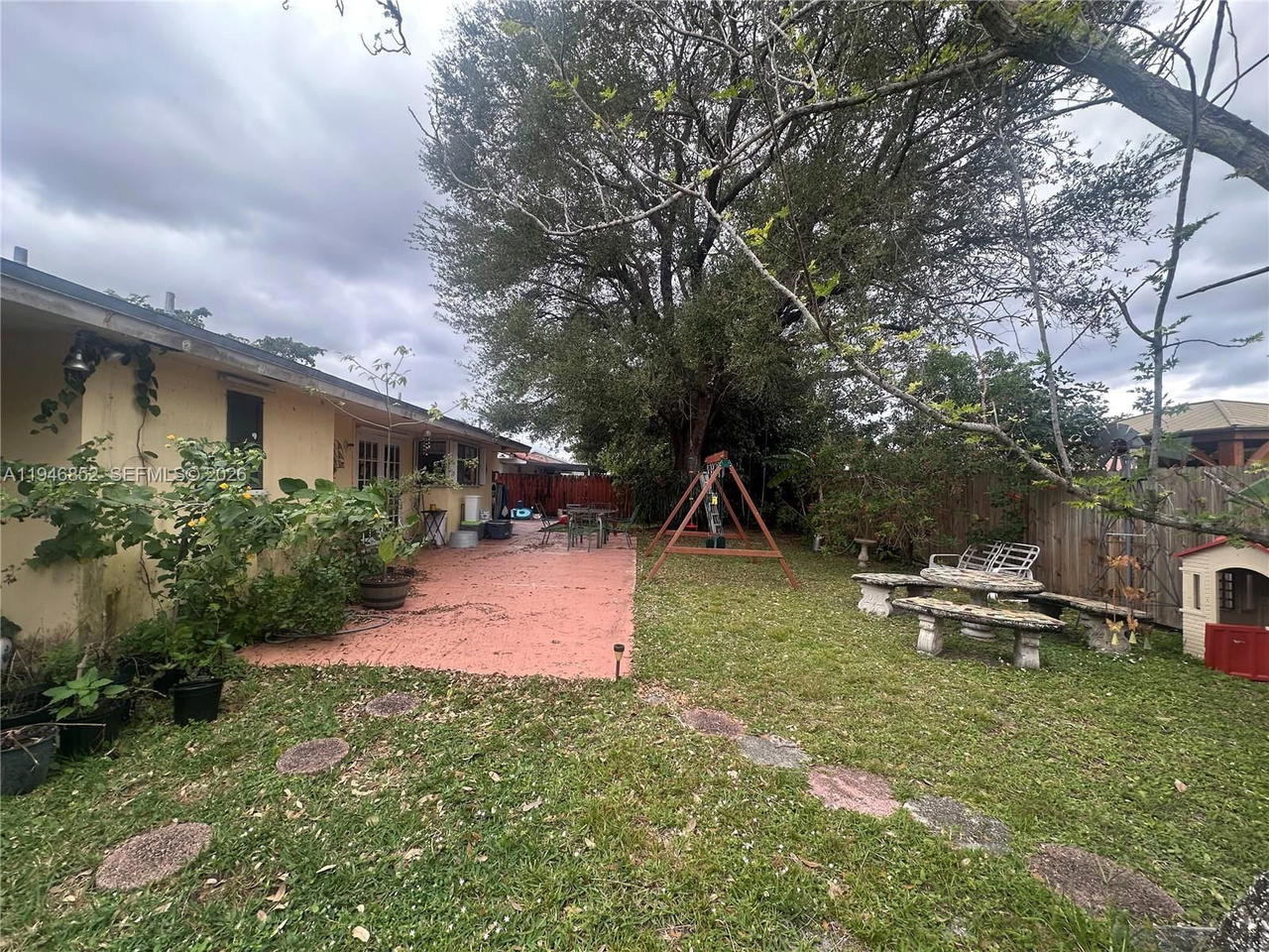 Real estate property located at 5965 200th St, Miami-dade, Country Lake Manors Sec 2, Hialeah, FL