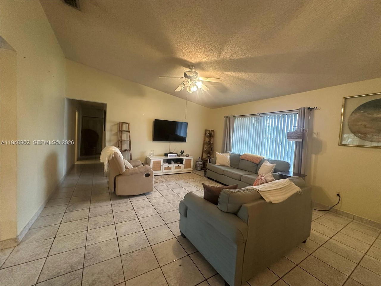 Real estate property located at 5965 200th St, Miami-dade, Country Lake Manors Sec 2, Hialeah, FL