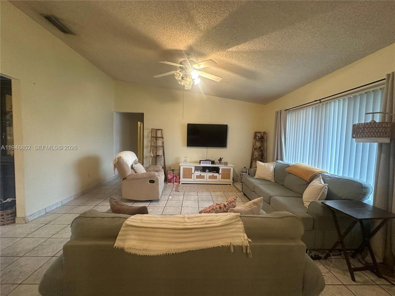 Real estate property located at 5965 200th St, Miami-dade, Country Lake Manors Sec 2, Hialeah, FL