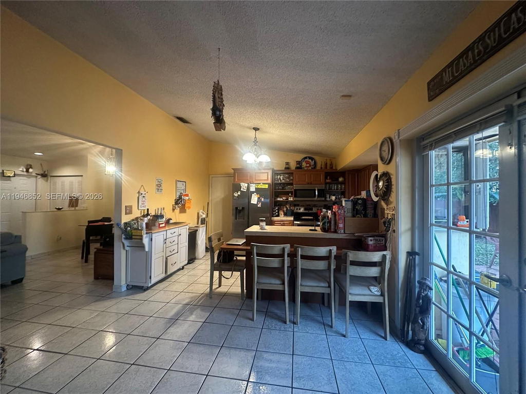 Real estate property located at 5965 200th St, Miami-dade, Country Lake Manors Sec 2, Hialeah, FL