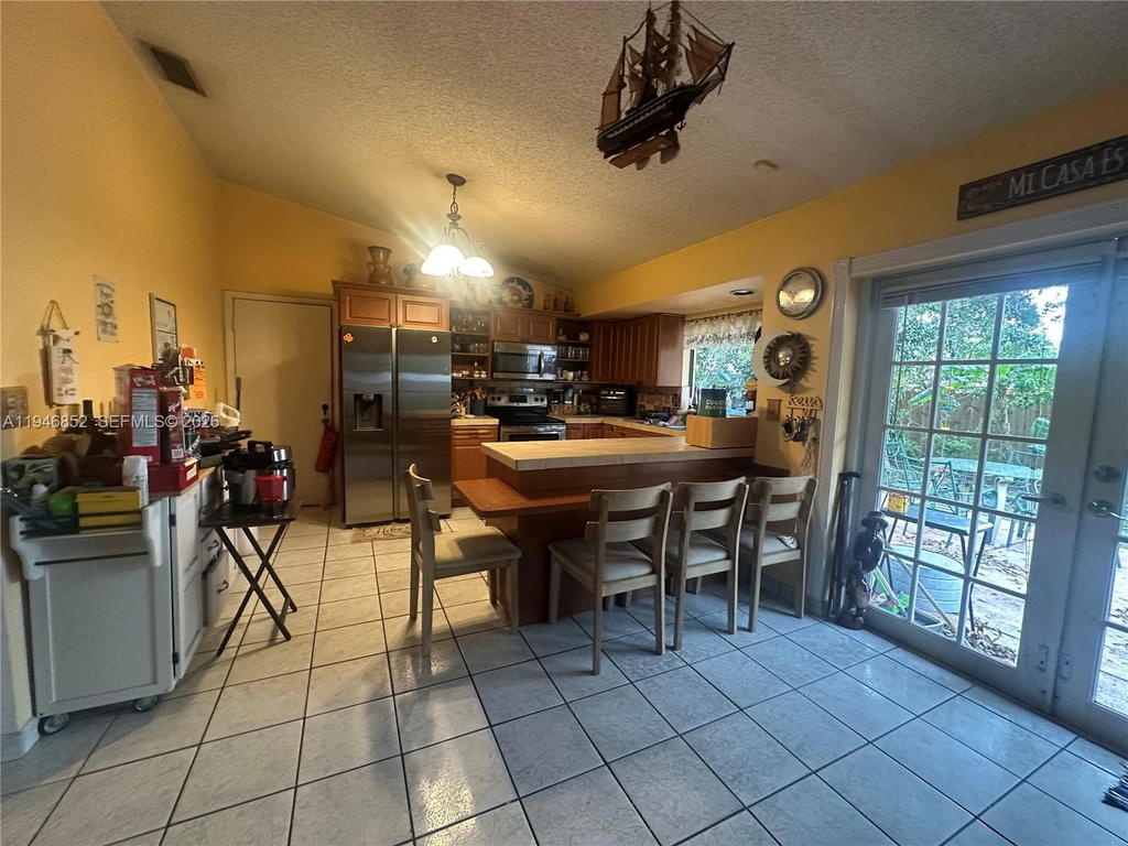Real estate property located at 5965 200th St, Miami-dade, Country Lake Manors Sec 2, Hialeah, FL