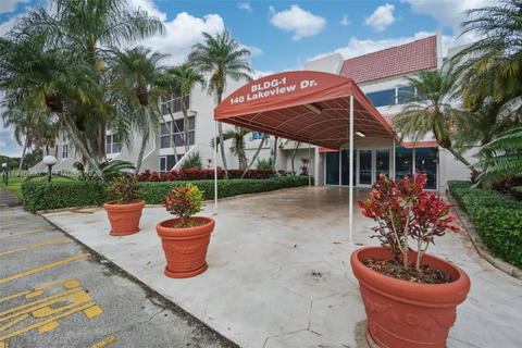 Real estate property located at 140 Lakeview Dr #203, Broward, Building One Of Racquet C, Weston, FL