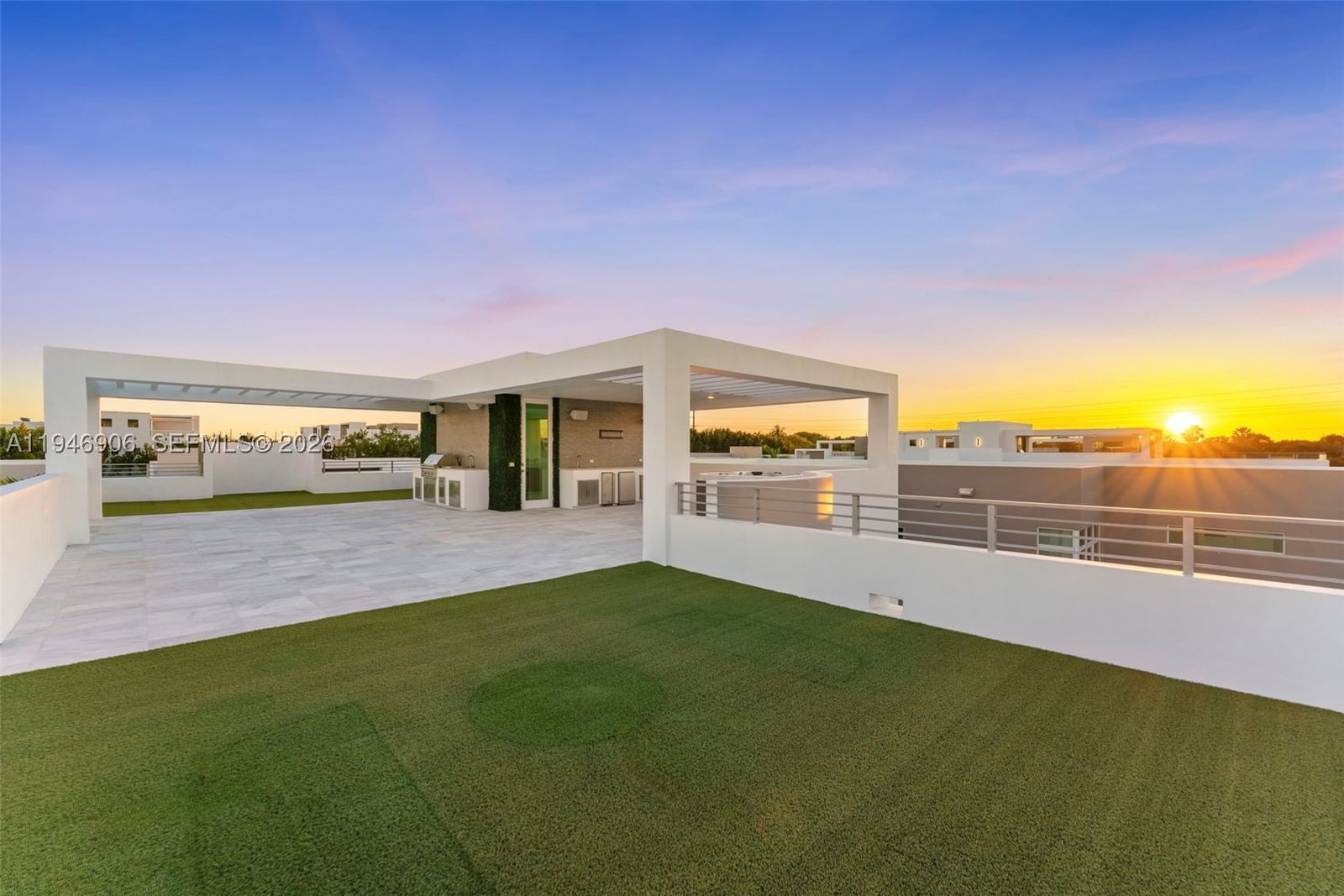 Real estate property located at 10561 67th Ter, Miami-dade, Grand Floridian Estates, Doral, FL