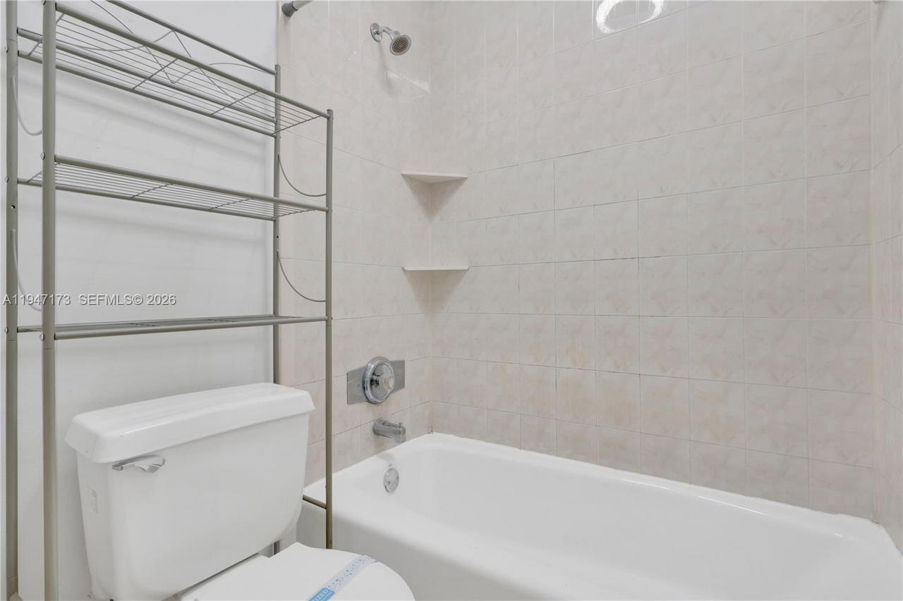 Real estate property located at 15512 142nd Ct, Miami-dade, R J Katz Sub, Miami, FL