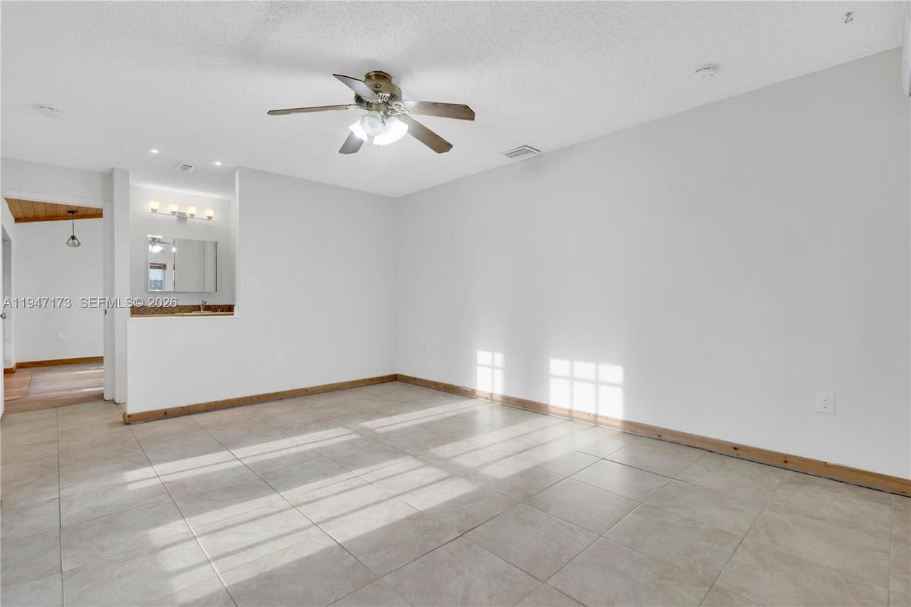 Real estate property located at 15512 142nd Ct, Miami-dade, R J Katz Sub, Miami, FL