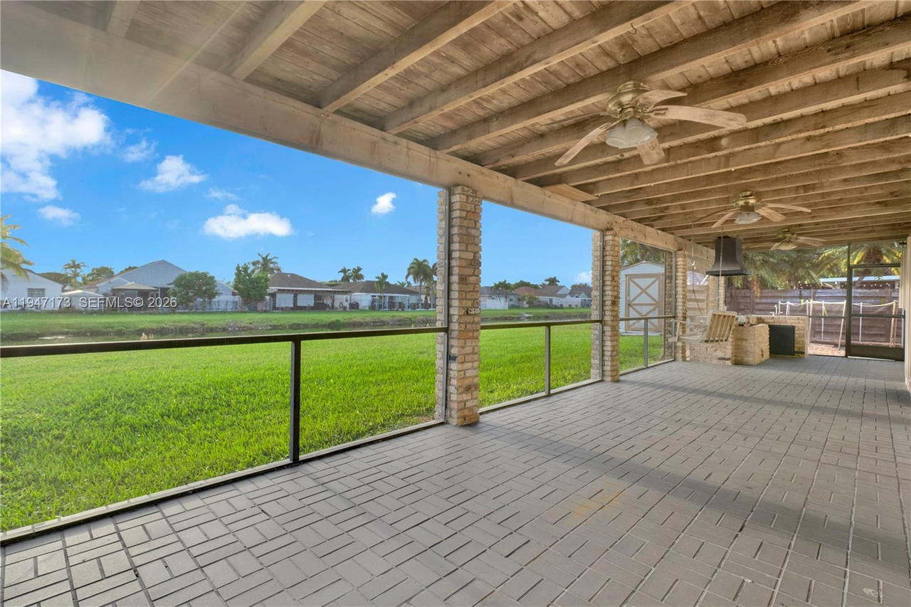 Real estate property located at 15512 142nd Ct, Miami-dade, R J Katz Sub, Miami, FL