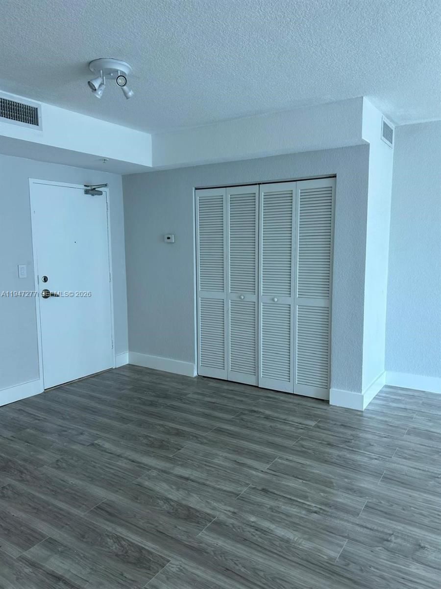 Real estate property located at 7501 Treasure Dr #5R, Miami-dade, Treasures On The Bay Ii C, North Bay Village, FL