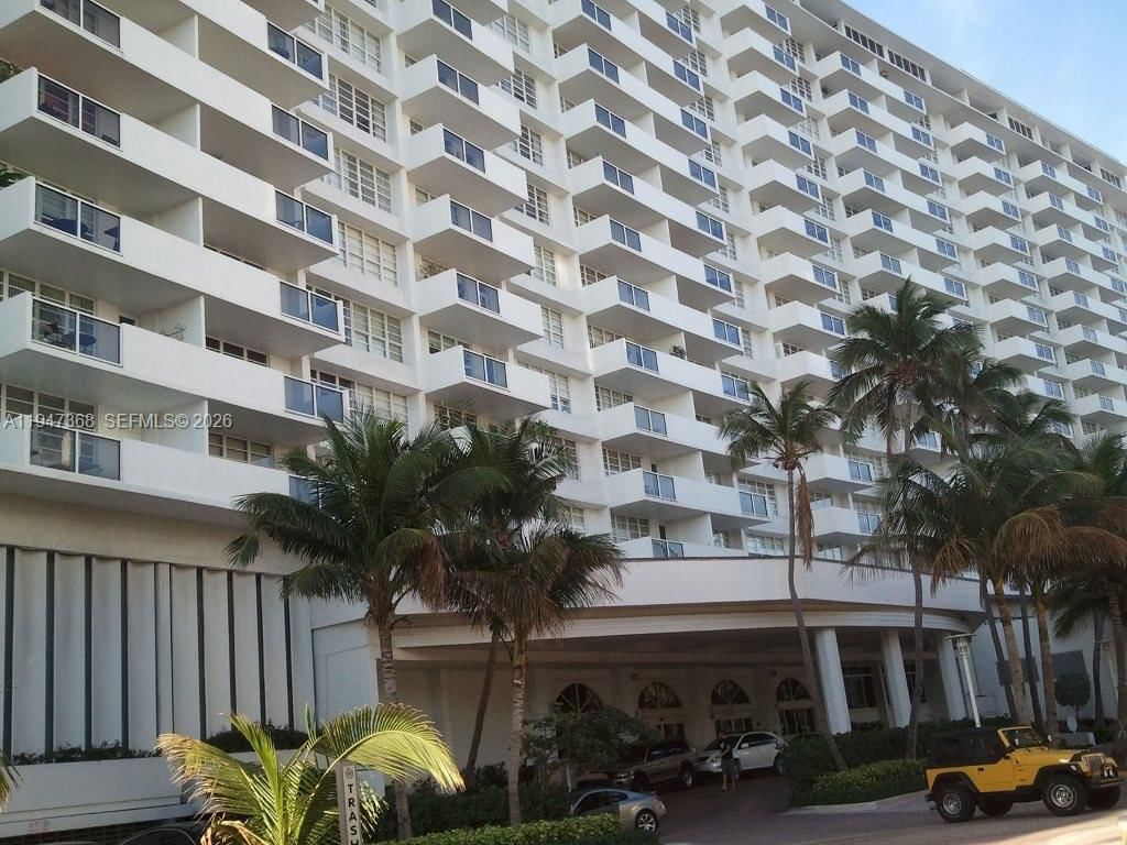 Real estate property located at 100 Lincoln Rd #1206, Miami-dade, The Decoplage Condo, Miami Beach, FL