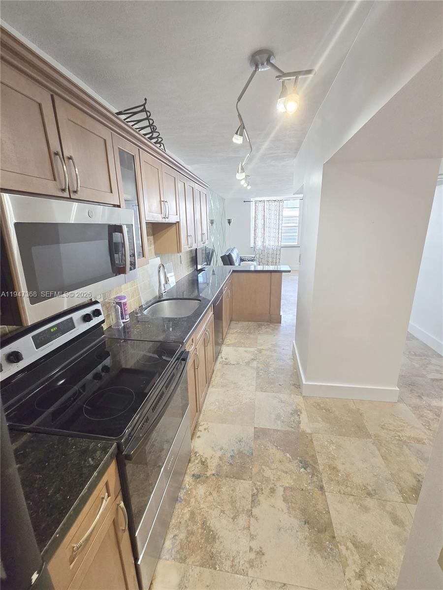Real estate property located at 100 Lincoln Rd #1206, Miami-dade, The Decoplage Condo, Miami Beach, FL