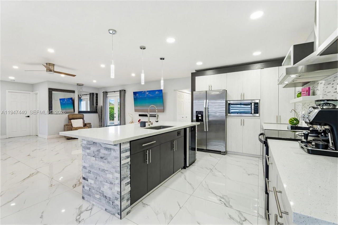 Real estate property located at 2810 123rd Ct, Miami-dade, Southern Ests 6th Addn, Miami, FL
