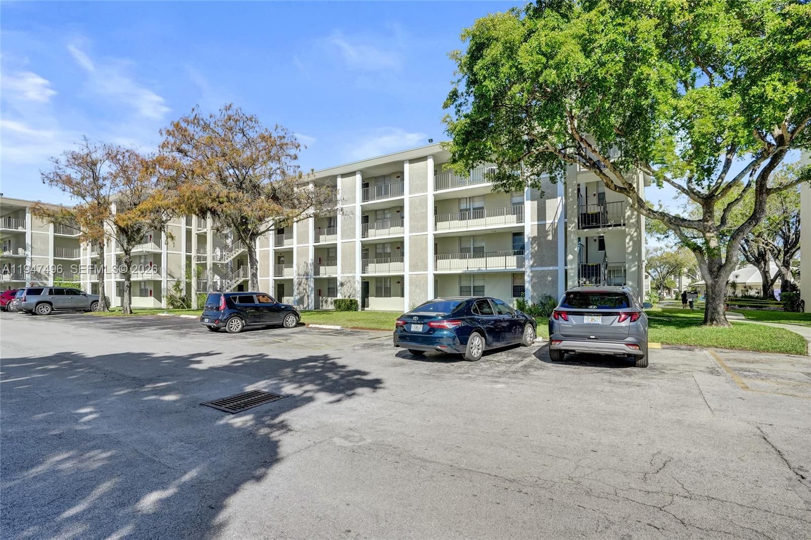 Real estate property located at 2900 48th Ter #402, Broward, Cypress Chase Condo No 1, Lauderdale Lakes, FL