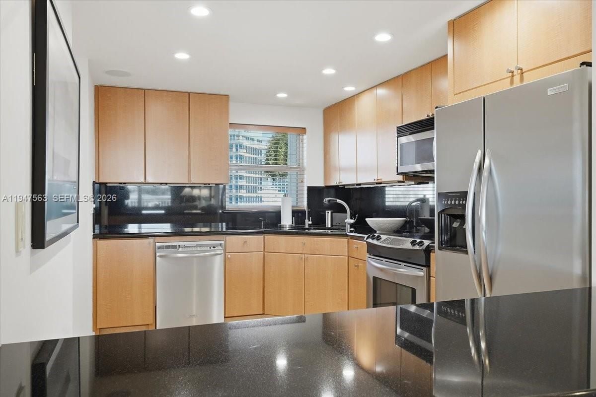 Real estate property located at 511 Bayshore Dr #504, Broward, Bayshore Towers, Fort Lauderdale, FL