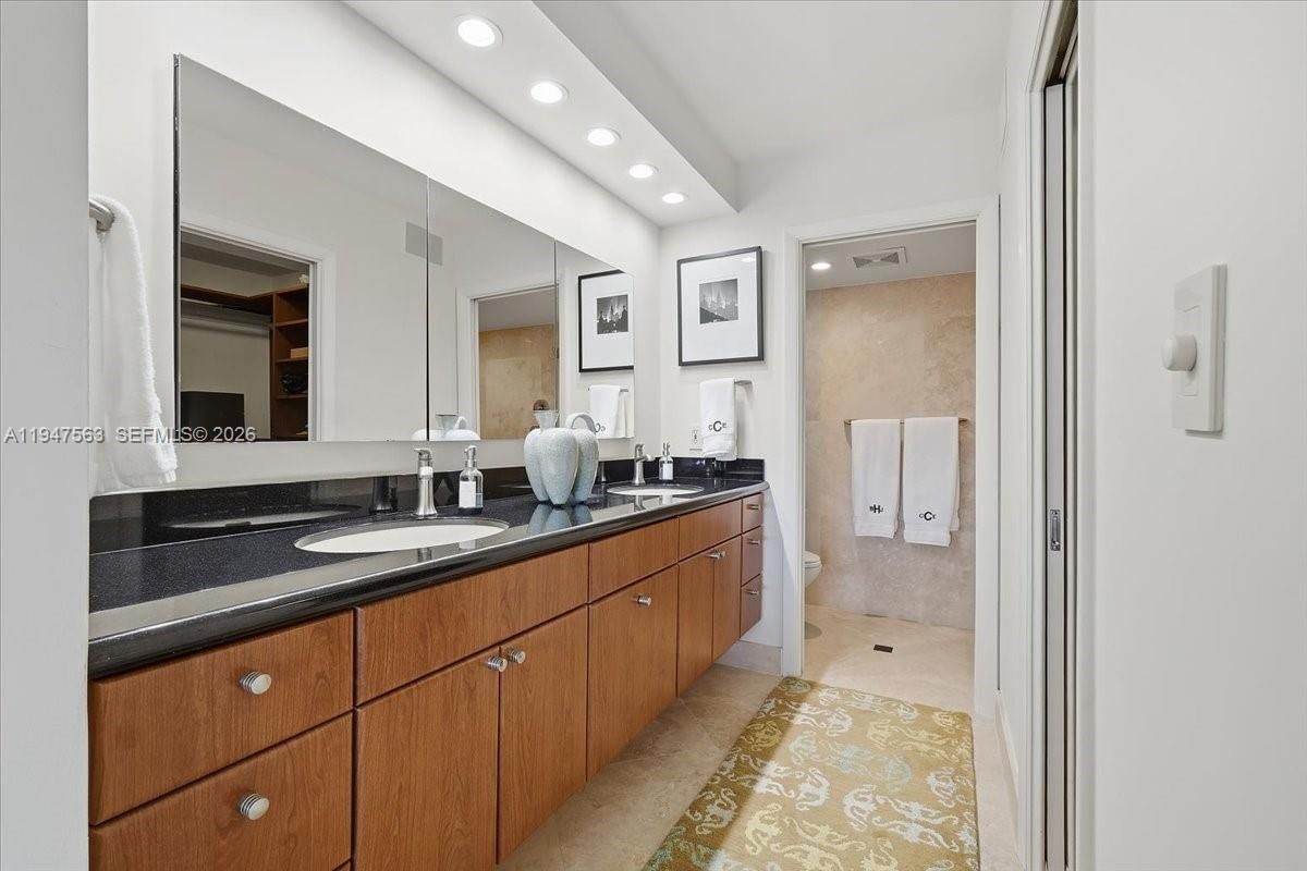 Real estate property located at 511 Bayshore Dr #504, Broward, Bayshore Towers, Fort Lauderdale, FL