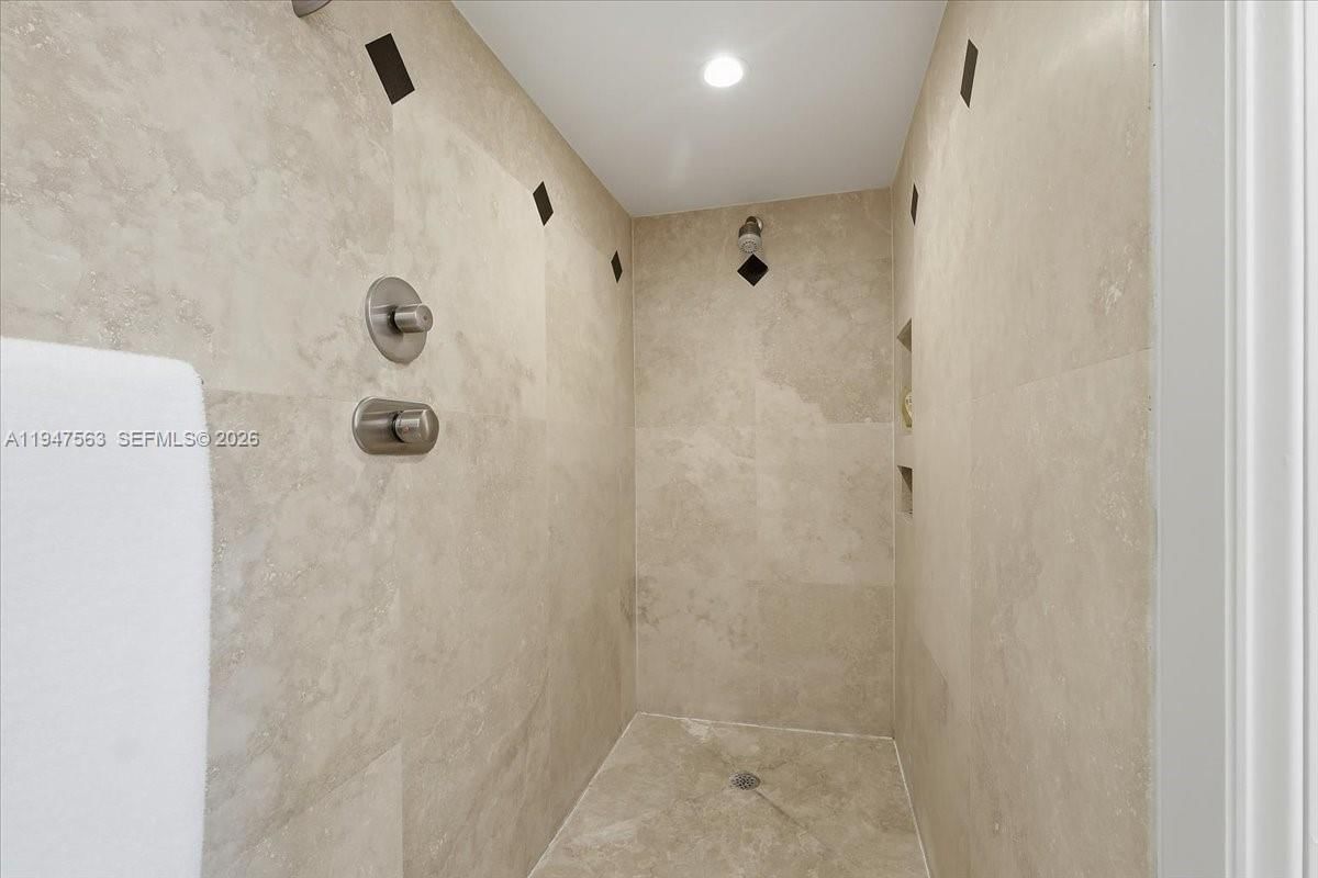 Real estate property located at 511 Bayshore Dr #504, Broward, Bayshore Towers, Fort Lauderdale, FL
