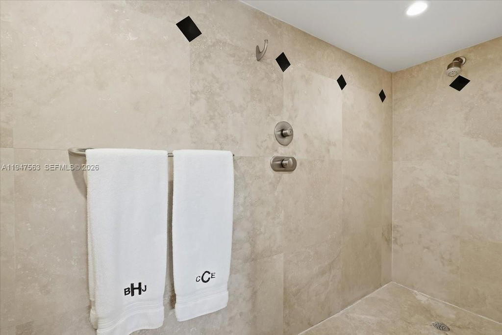 Real estate property located at 511 Bayshore Dr #504, Broward, Bayshore Towers, Fort Lauderdale, FL