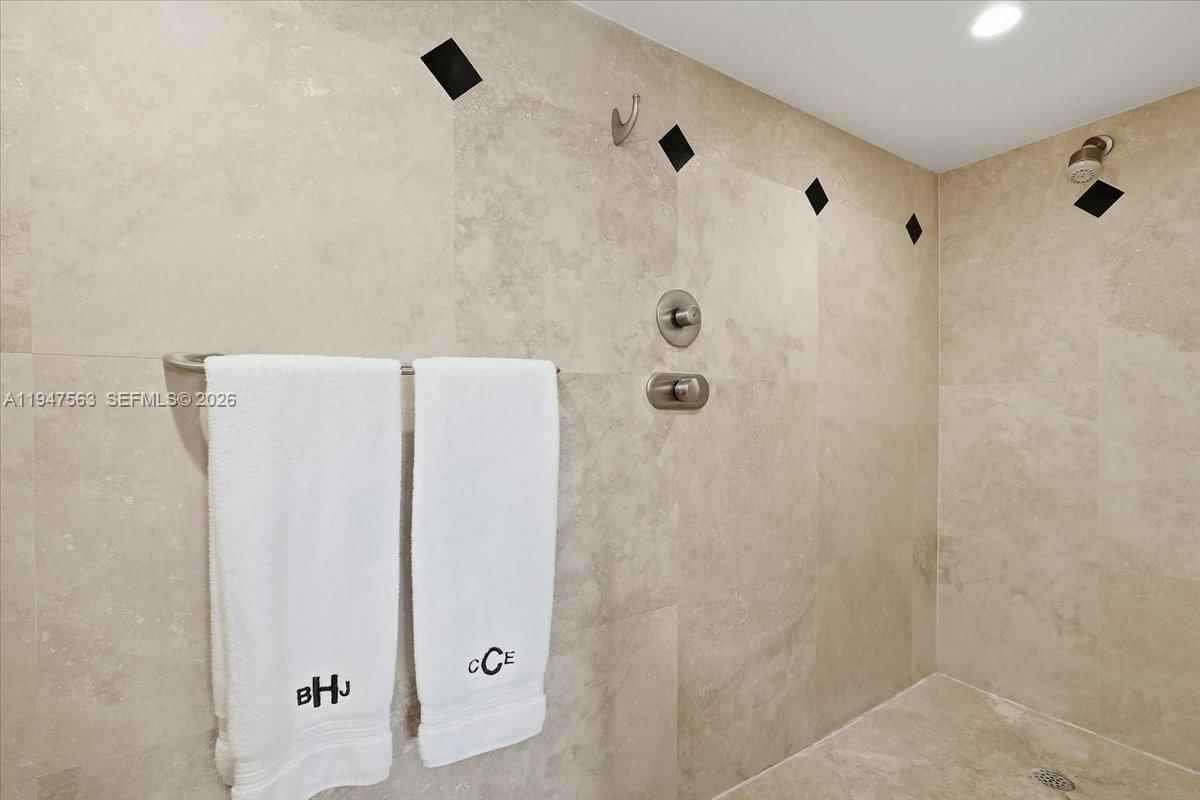 Real estate property located at 511 Bayshore Dr #504, Broward, Bayshore Towers, Fort Lauderdale, FL