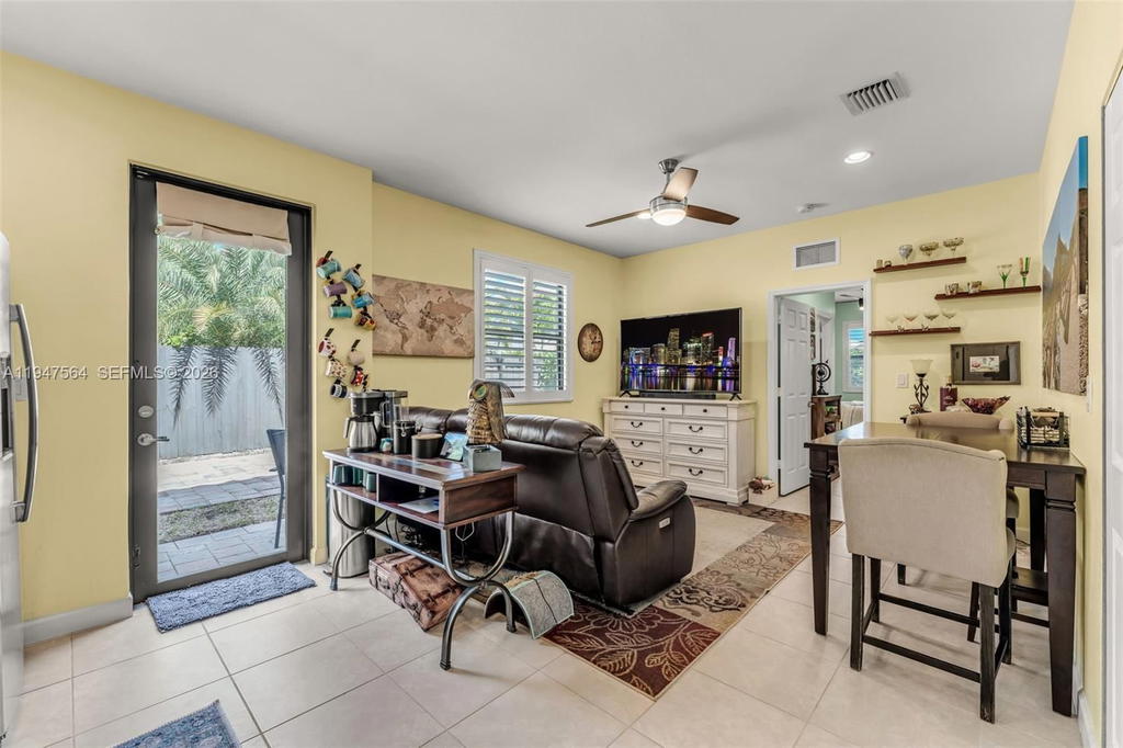 Real estate property located at 17475 153rd Ave, Miami-dade, Venetian Parc West, Miami, FL