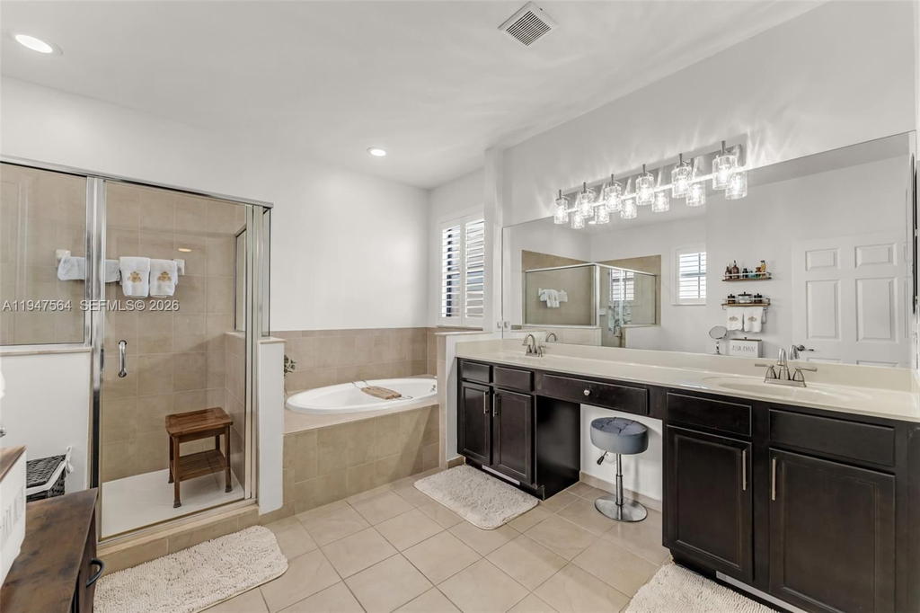 Real estate property located at 17475 153rd Ave, Miami-dade, Venetian Parc West, Miami, FL