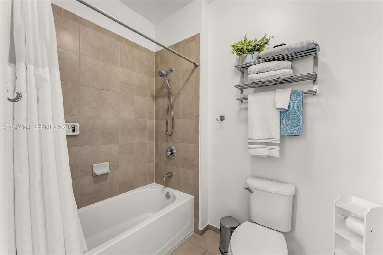 Real estate property located at 17475 153rd Ave, Miami-dade, Venetian Parc West, Miami, FL