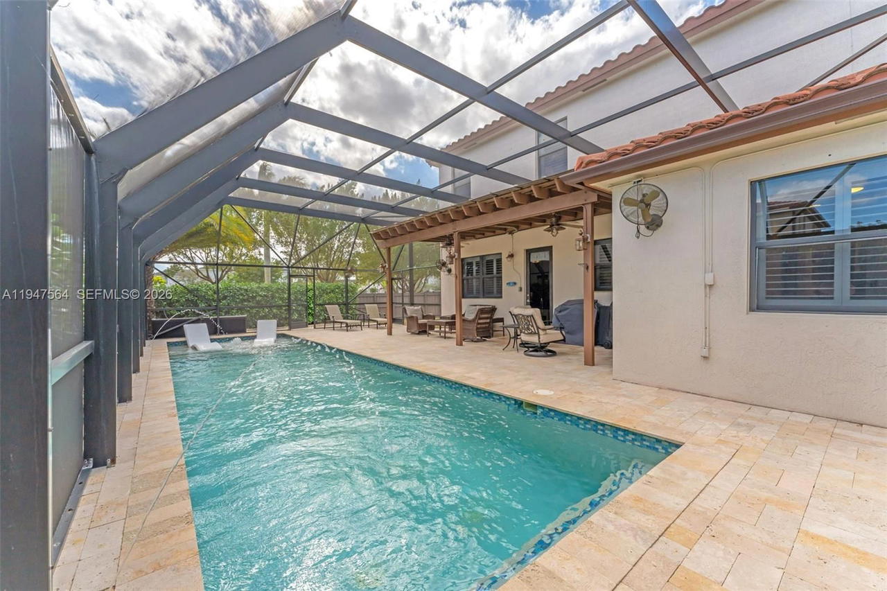 Real estate property located at 17475 153rd Ave, Miami-dade, Venetian Parc West, Miami, FL