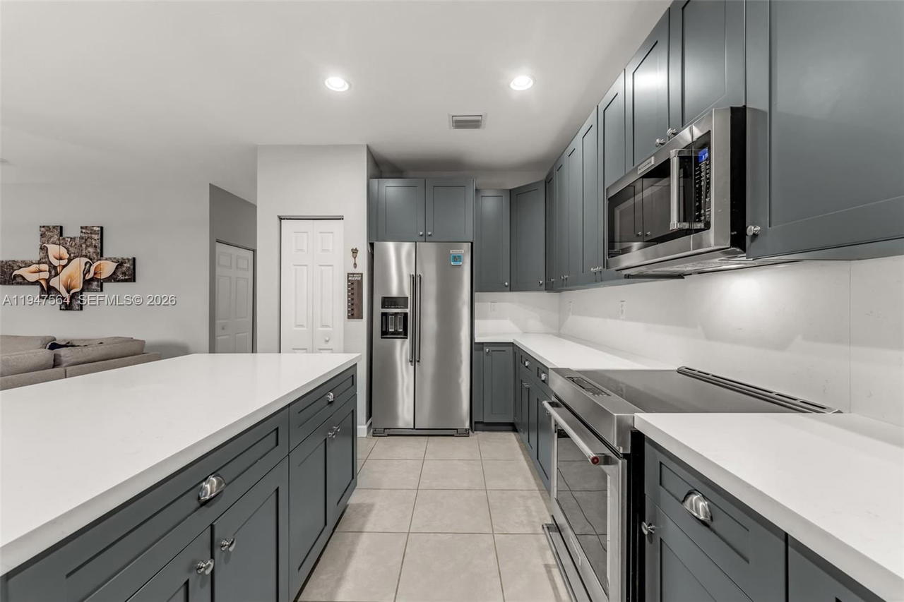 Real estate property located at 17475 153rd Ave, Miami-dade, Venetian Parc West, Miami, FL