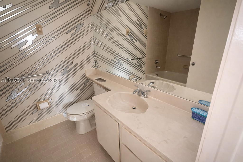Real estate property located at 500 214th St #103, Miami-dade, Misty Lake Condo, Miami Gardens, FL
