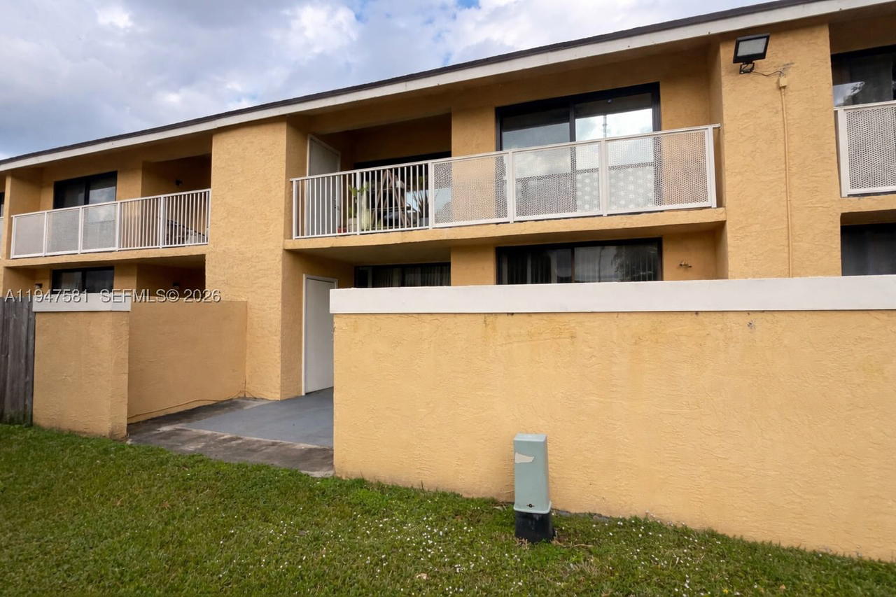 Real estate property located at 500 214th St #103, Miami-dade, Misty Lake Condo, Miami Gardens, FL