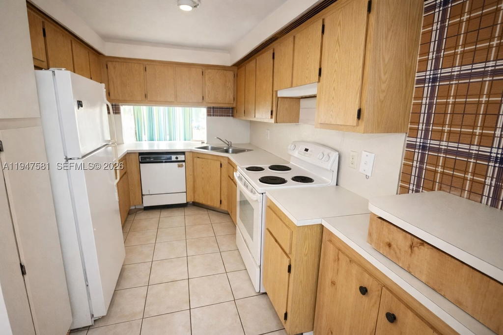 Real estate property located at 500 214th St #103, Miami-dade, Misty Lake Condo, Miami Gardens, FL