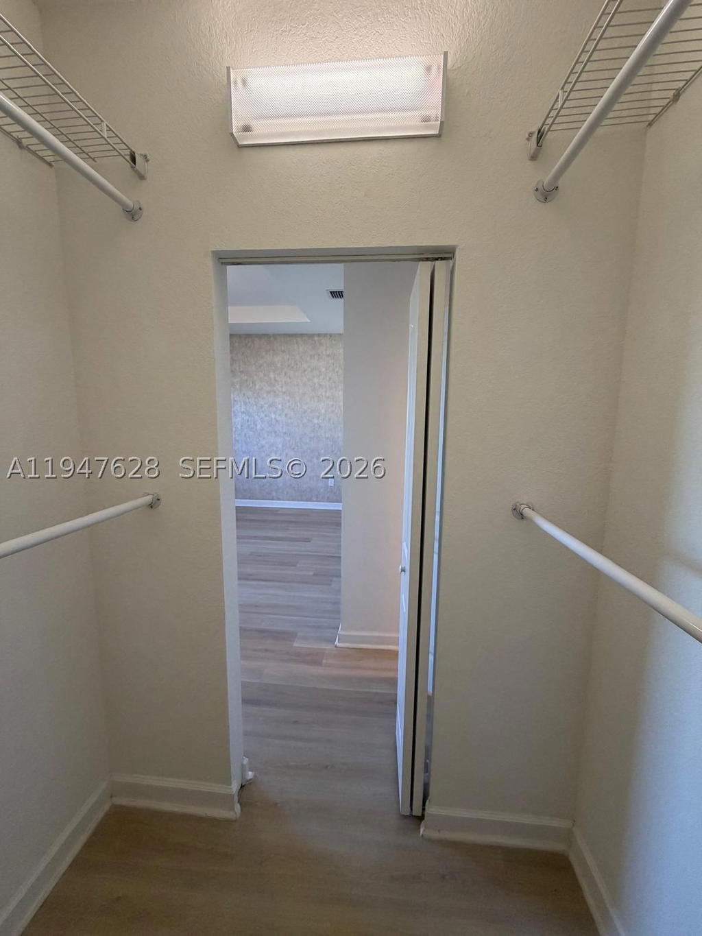 Real estate property located at 909 211th St, Miami-dade, Via Ventura Neighborhood, Miami, FL