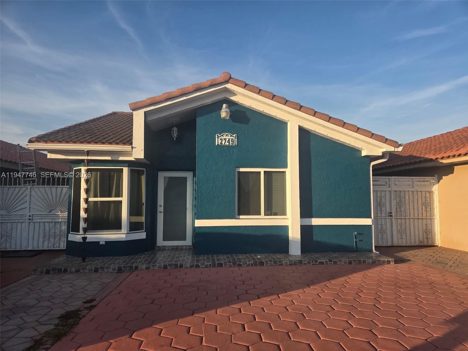Real estate property located at 2749 73rd Pl, Miami-dade, Alameda Jardins, Hialeah, FL