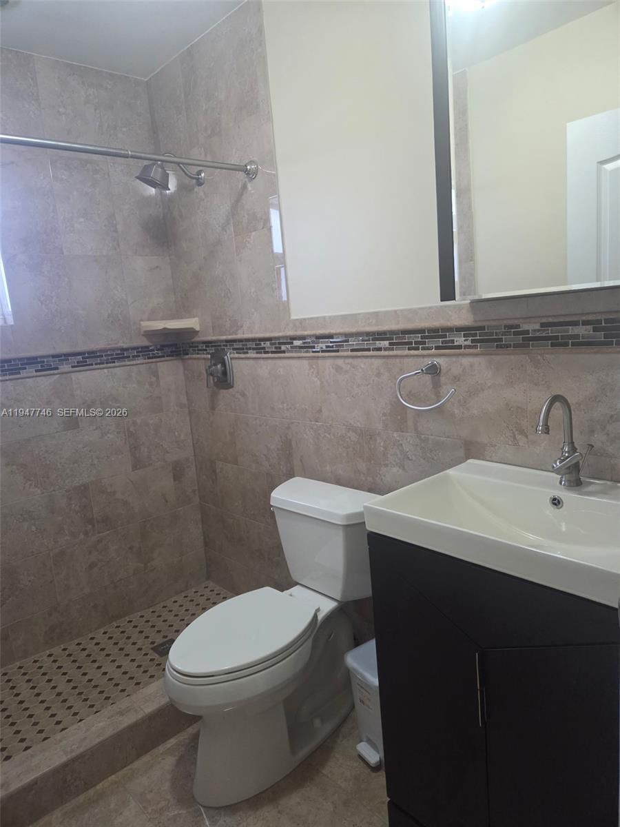 Real estate property located at 2749 73rd Pl, Miami-dade, Alameda Jardins, Hialeah, FL