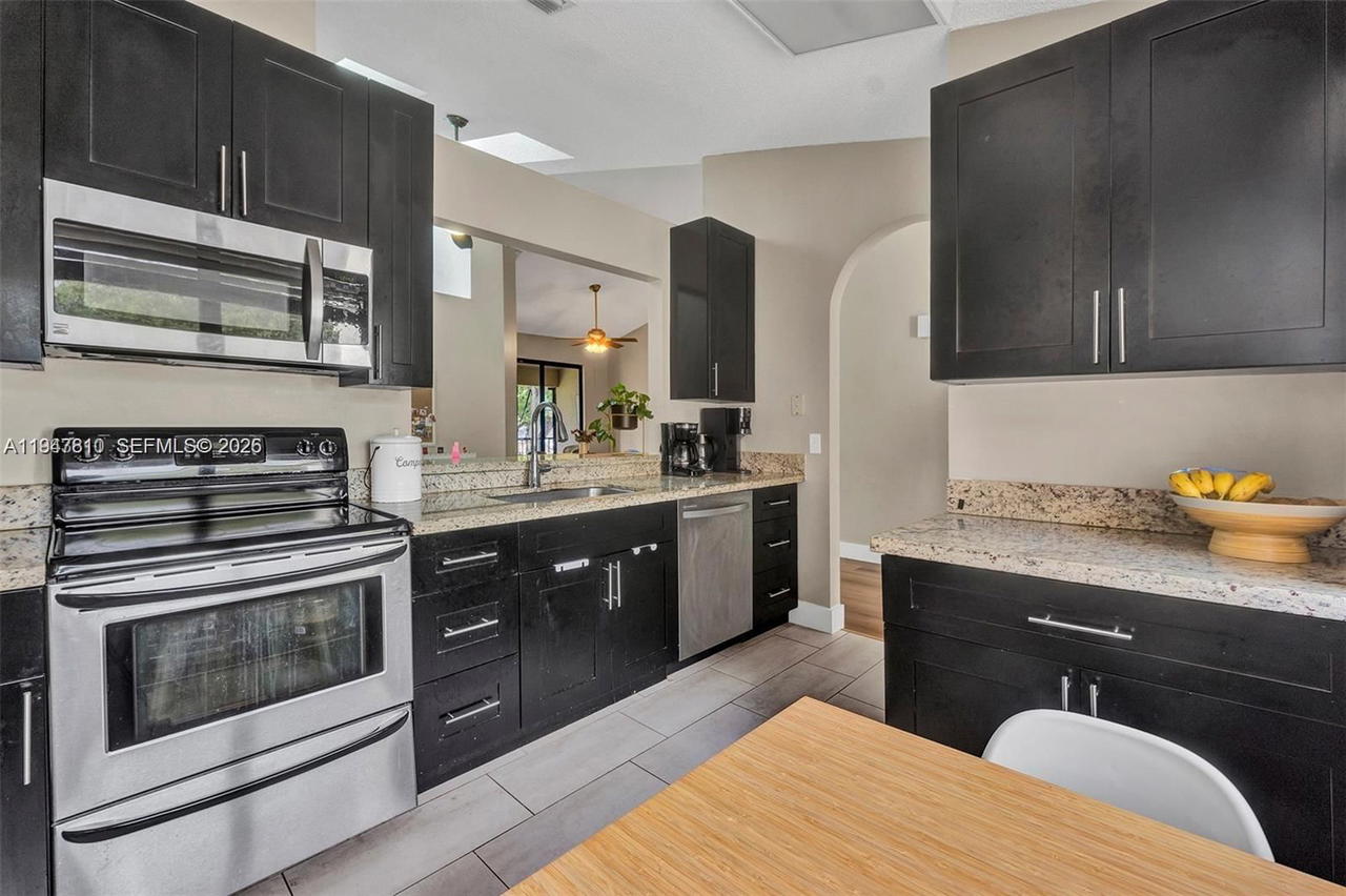 Real estate property located at 123 98th Ter, Broward, Chatham Towne At Jacarand, Plantation, FL