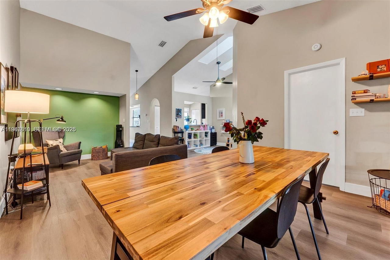 Real estate property located at 123 98th Ter, Broward, Chatham Towne At Jacarand, Plantation, FL