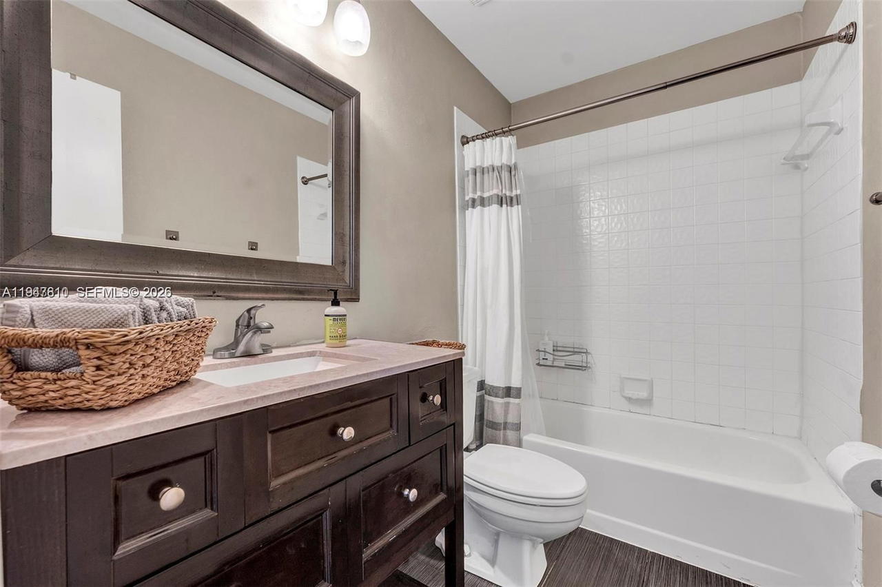 Real estate property located at 123 98th Ter, Broward, Chatham Towne At Jacarand, Plantation, FL