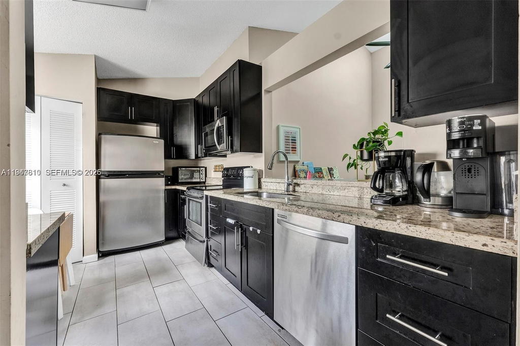 Real estate property located at 123 98th Ter, Broward, Chatham Towne At Jacarand, Plantation, FL