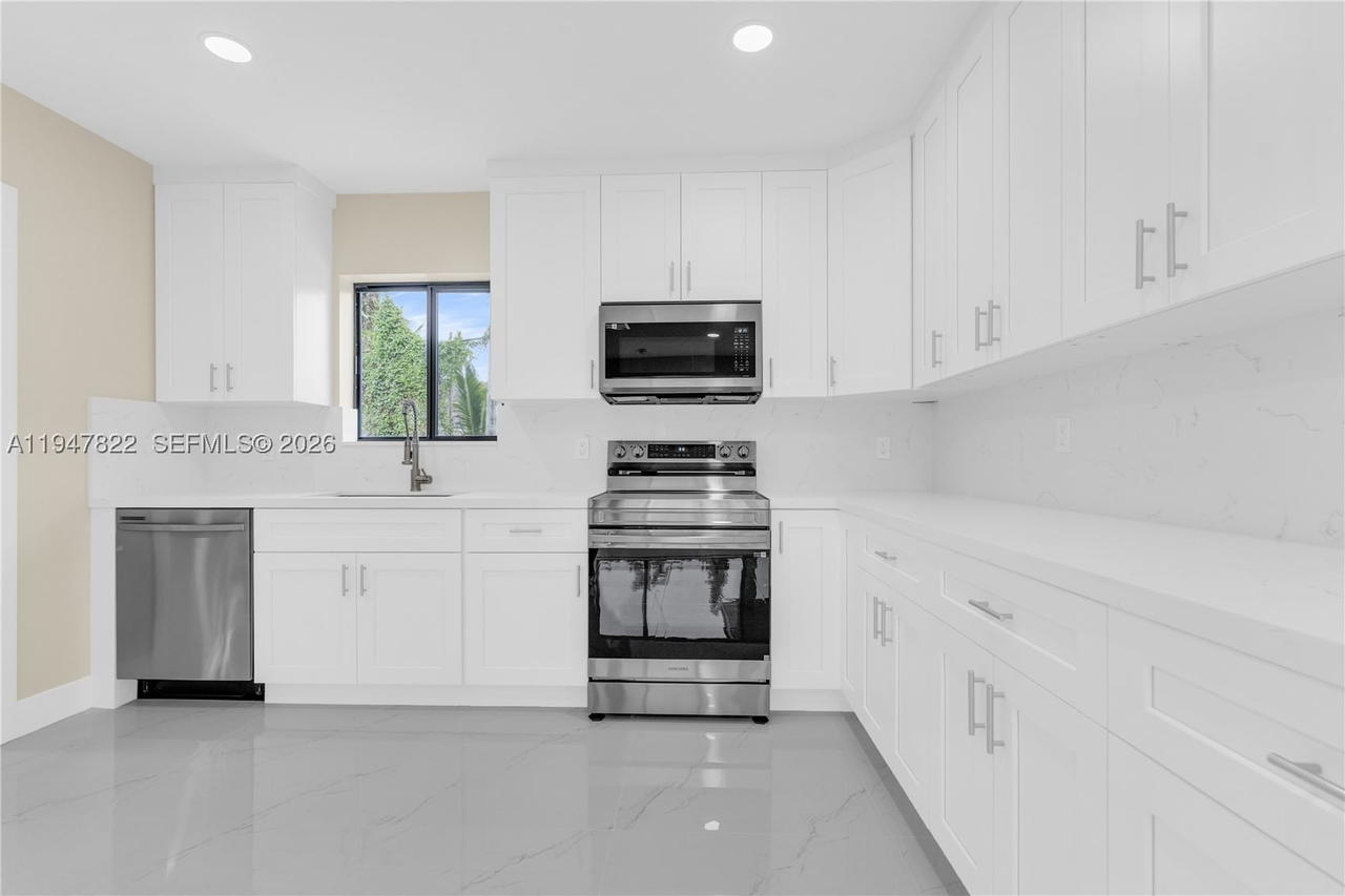 Real estate property located at 141 122nd St, Miami-dade, Breezeswept Estates, North Miami, FL