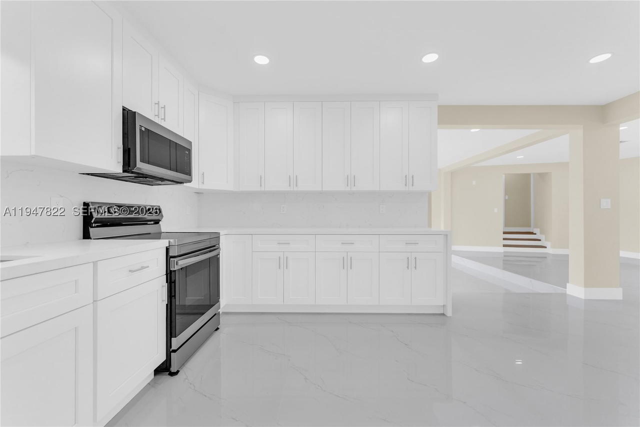 Real estate property located at 141 122nd St, Miami-dade, Breezeswept Estates, North Miami, FL